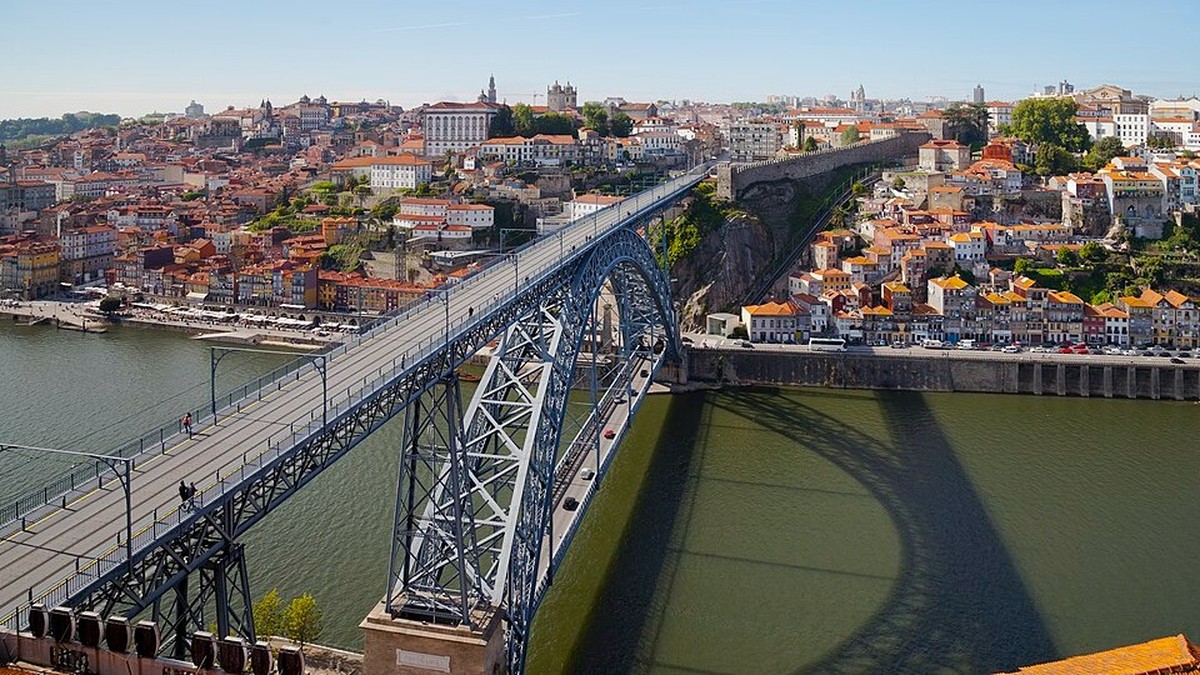 Dom Luís I Bridge in Porto: Where the River Meets the Sky